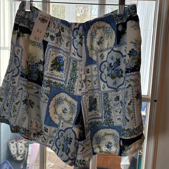 Floral Patchwork pullon shorts from
Abercrombie and fitch. - Picture 2 of 3